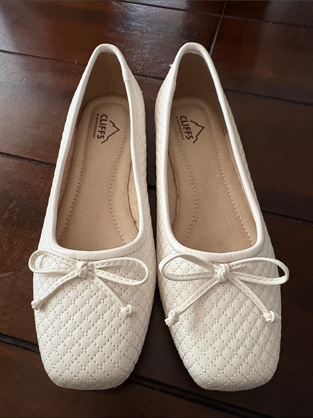 Cliffs by WHITE MOUNTAIN Cream Quilted Bow Ballet Flats